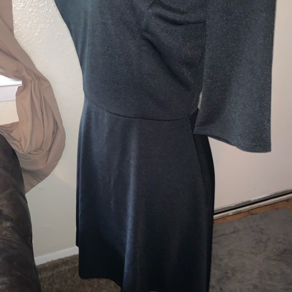 Simple Black Dress - Picture 4 of 8